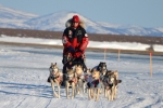 Aliy Zirkle og SP Kennels red team inn Unalakleet