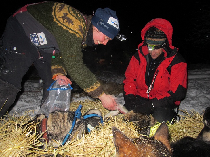 Sigrid Ekran snacker i Takotna