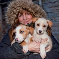 Inger Ellen Eftevand Orvin og valper